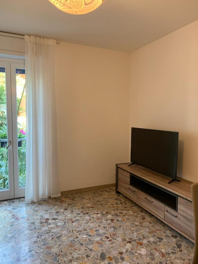 Casa Dante Apartment ริวาเดลการ์ดา ภายนอก รูปภาพ